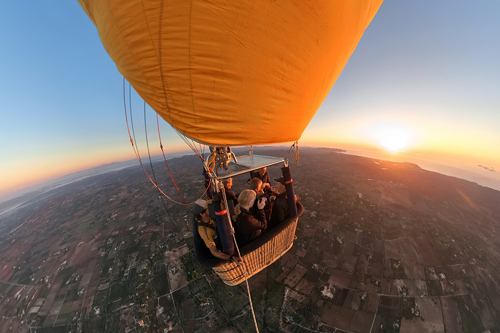 balloon ride by the coast with the sunrise 